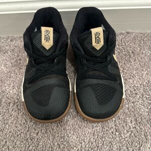 9c toddler Nike kyrie sneakers